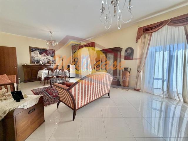 Viale Zecchino 77 6 vani 160mq