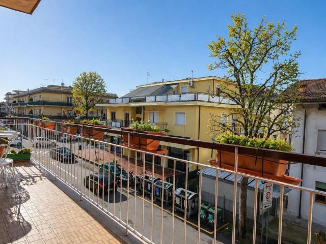 Viale Zurigo 77 quadrilocale 150mq
