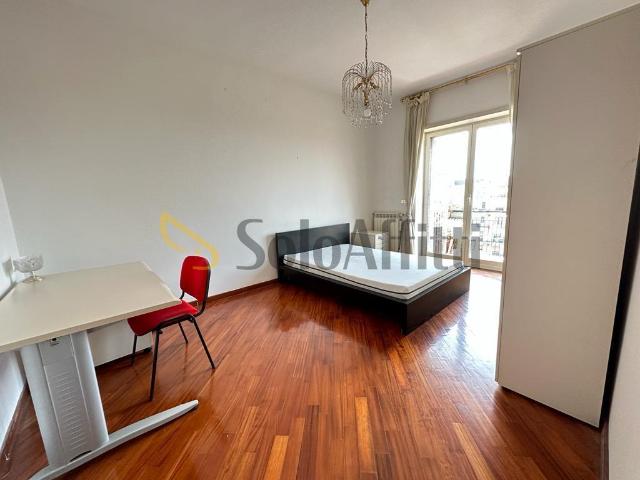 Viale Abramo Lincoln 119 5 vani 150mq