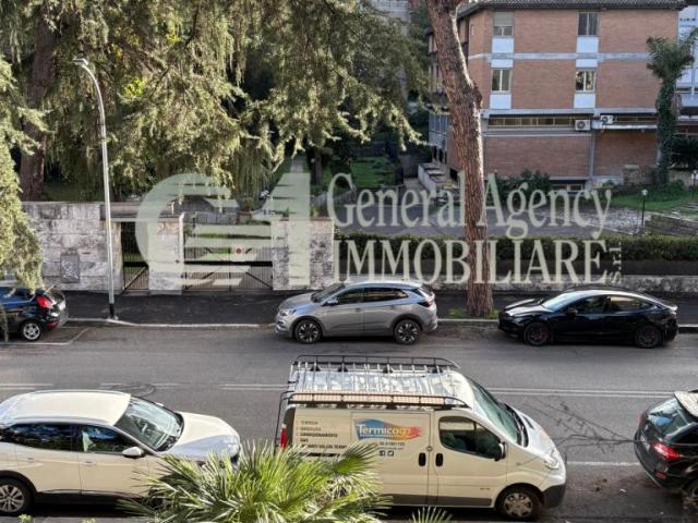 VIALE AFRICA quadrilocale 160mq