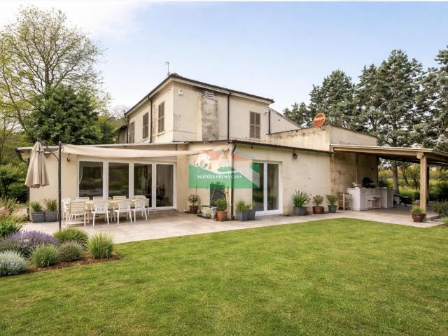 VIALE ALBERTI 8 vani 550mq