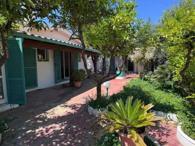 Viale Alcide de Gasperi 87 9 vani 126mq