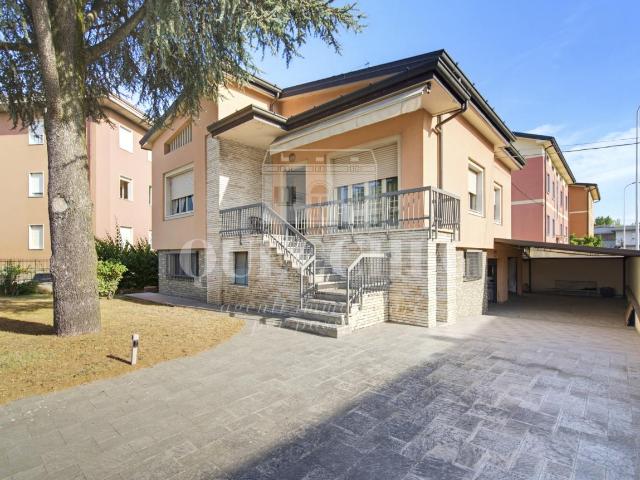 Viale Caduti del Lavoro 55 quadrilocale 269mq
