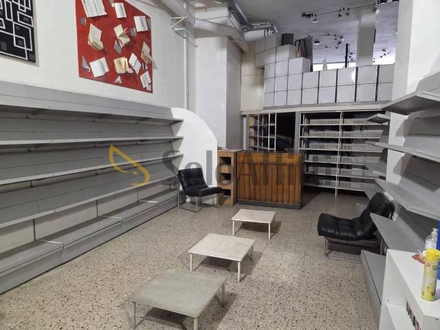 Viale Calabria quadrilocale 530mq