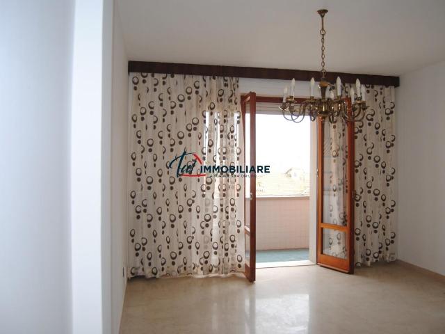 Viale Cassa di Risparmio 37 11 6 vani 120mq