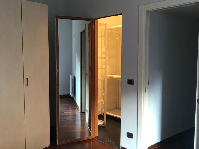 Viale Colli Aminei, Napoli di 90 m² con 2 camere