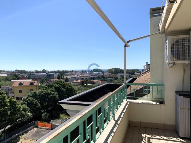 Viale Crotone 210 quadrilocale 105mq