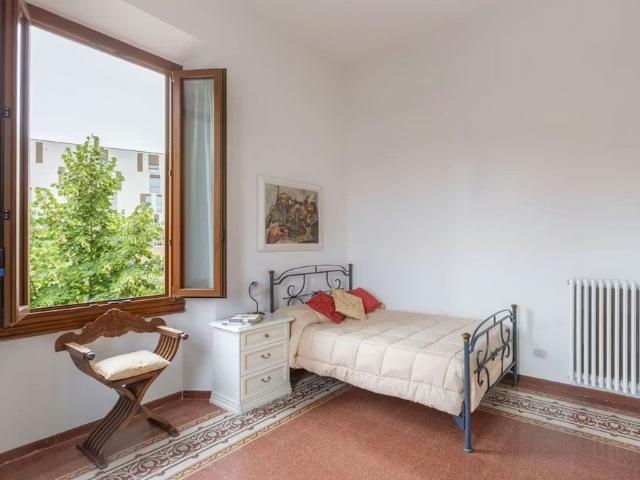 Viale dei Cadorna, Florence, Tuscany 50129