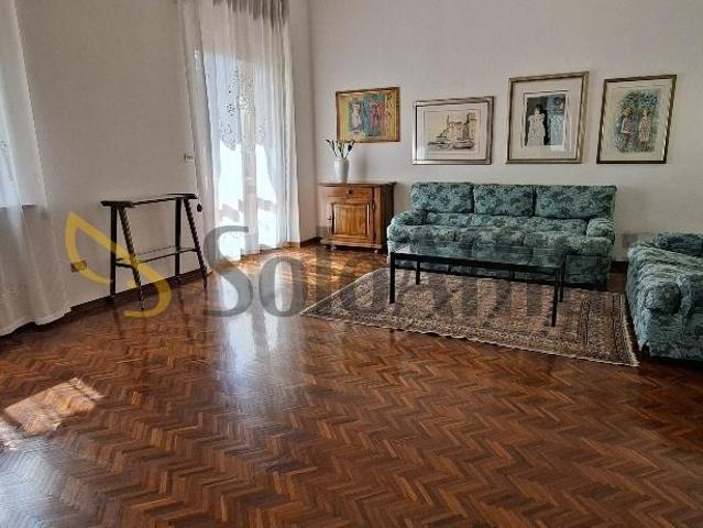Viale dei Tigli 45 5 vani 110mq
