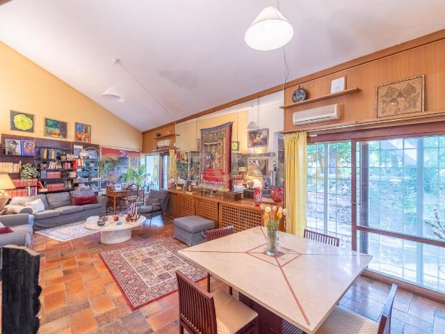Viale del Canopo 37 321mq
