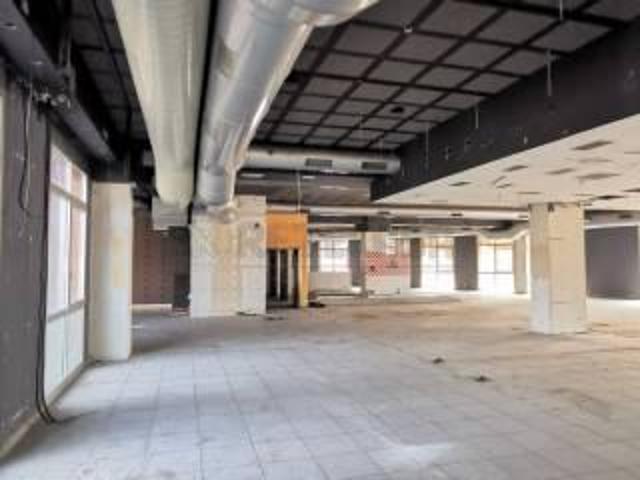 Viale del Lavoro 5 vani 1000mq