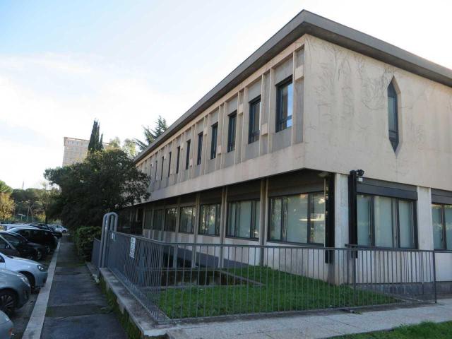 VIALE DEL POGGIO FIORITO 13 vani 360mq