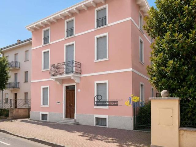 Viale della Villetta 5 trilocale 60mq