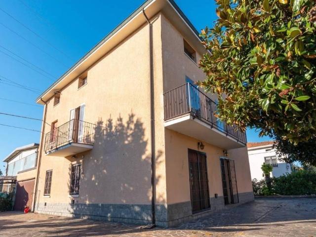 Viale della Pace 10 vani 340mq