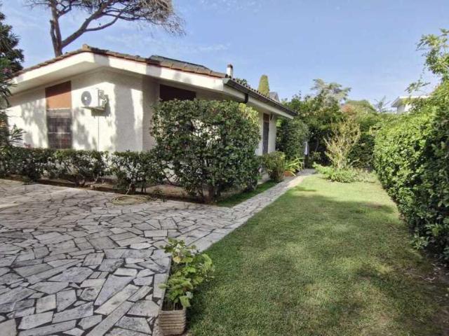 Viale delle Dalie 7 trilocale 65mq