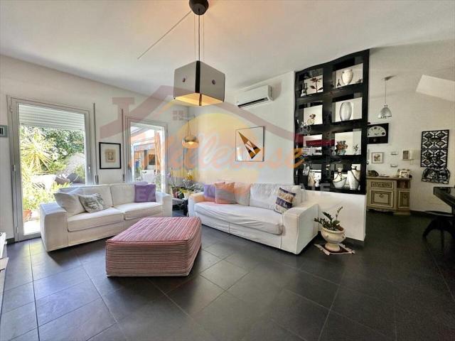 Viale Edoardo Garrone 5 vani 180mq