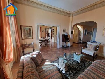 Viale Fiorentine a Chiaia CHIAIA / MERGELLINA 9 vani 190mq
