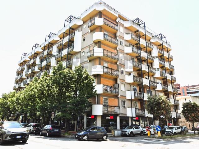 Viale Gabriele D´Annunzio 210 quadrilocale 144mq
