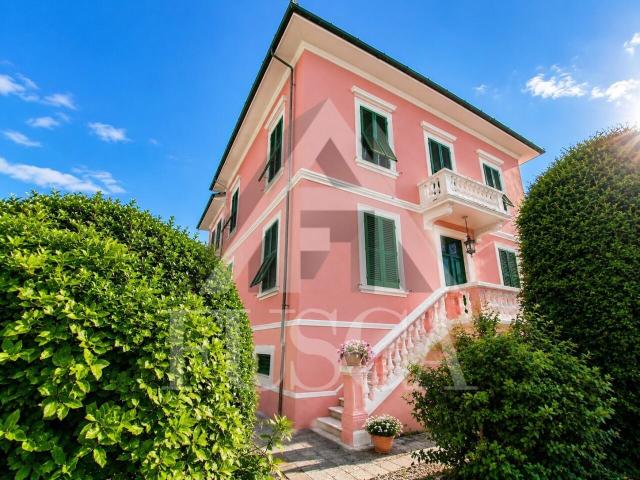 Viale Giosuè Carducci 557 12 vani 430mq