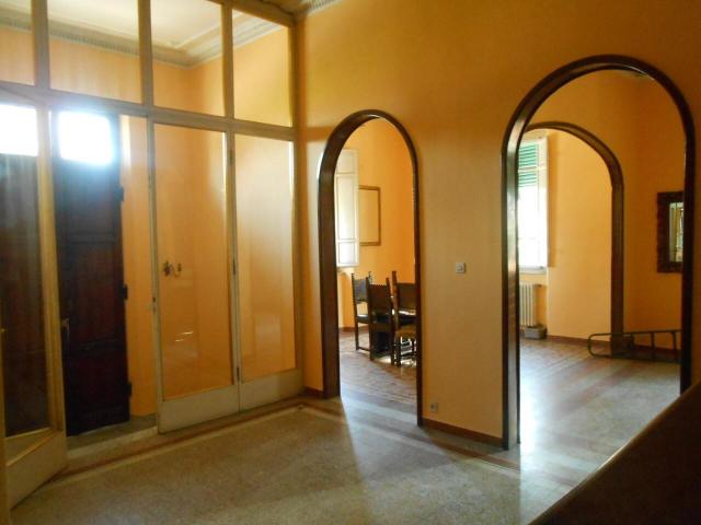 Viale Guglielmo Marconi 11 vani 300mq