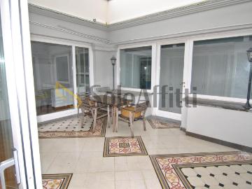 Viale Italia 104 730 7 vani 150mq