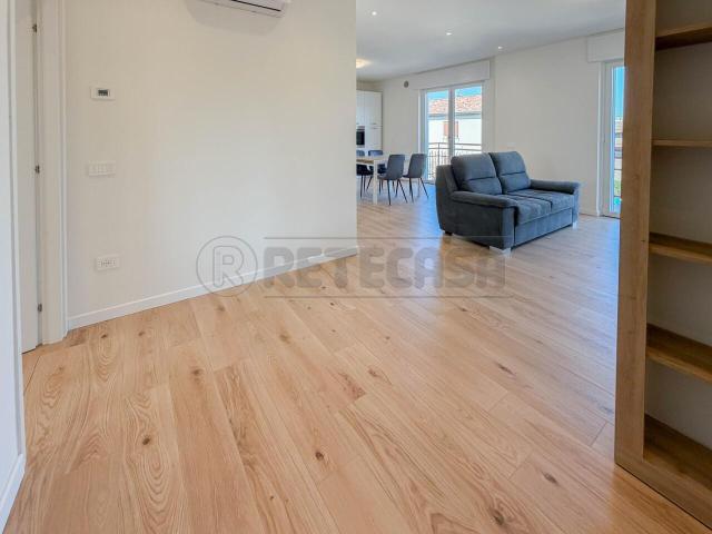 Viale Italia 5 vani 109mq