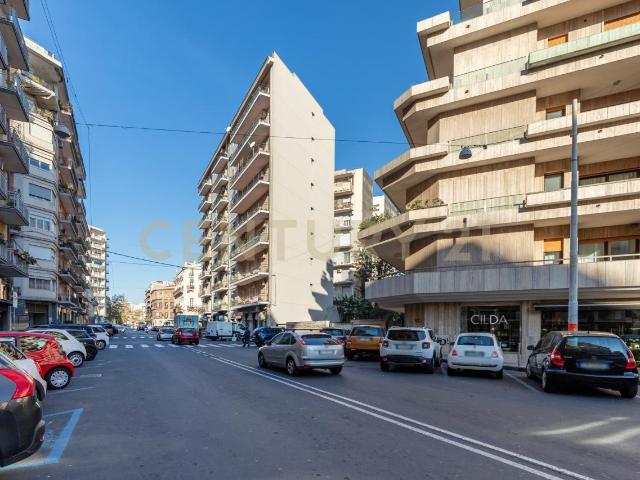 VIALE JONIO 35 10 vani 212mq