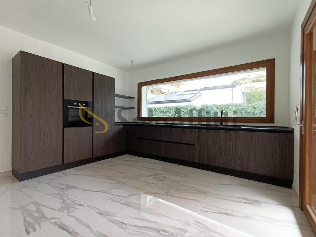 Viale John Fitzgerald Kennedy 7 vani 300mq