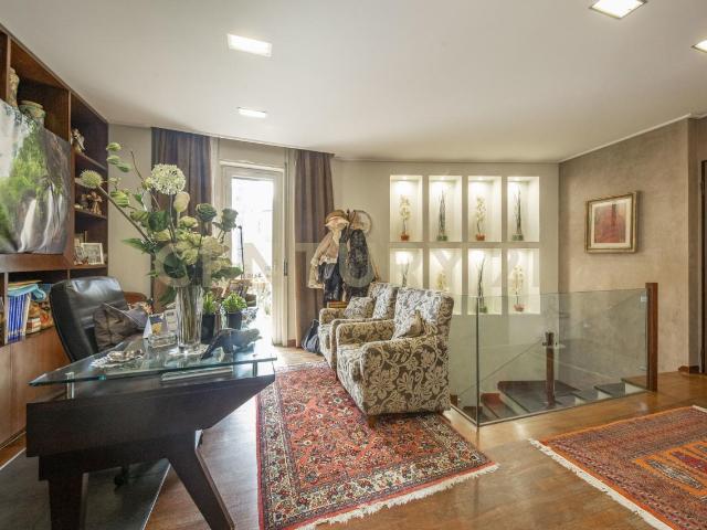 Viale Lorenzo Bolano 45 5 vani 170mq