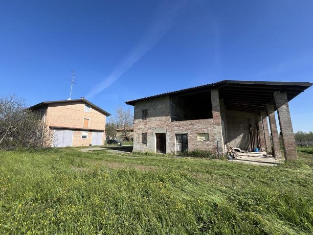 Viale M. di Canossa 6 vani 369mq