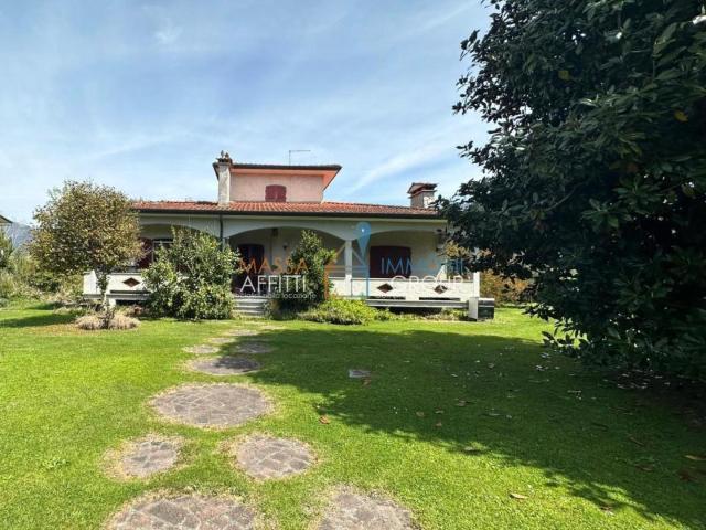 Viale Marina 98 10 vani 240mq