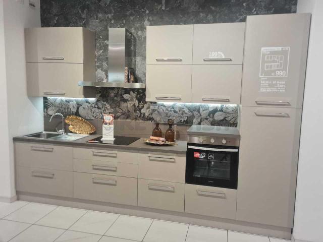 Viale Milano 86 5 vani 120mq