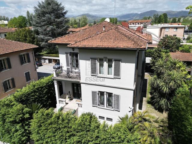 Viale Pacini 35 13 vani 400mq