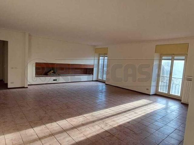 Viale Papa Giovanni XXIII 45 5 vani 200mq