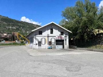 Viale Partigiani 31 8 vani 390mq