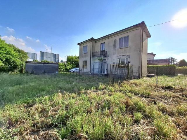 Viale Porta Adige 47 8 vani 165mq