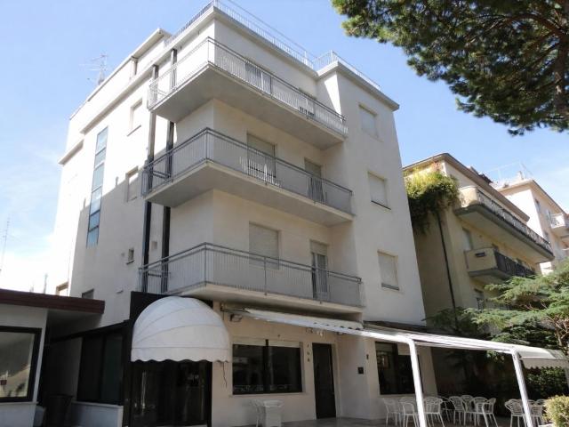 Viale Renato Parisano 1 400mq