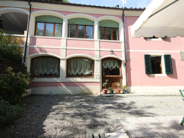 Viale Roma 9 9 vani 200mq