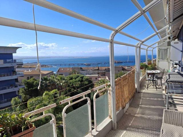 Viale Scala Greca 406 8 vani 185mq