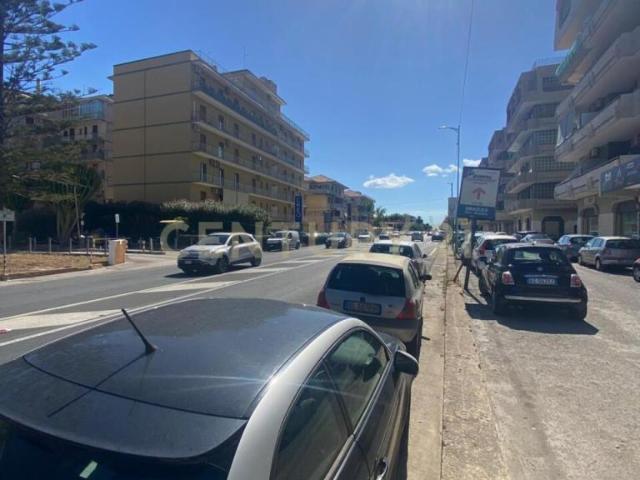 Viale Scala Greca 413 quadrilocale 121mq