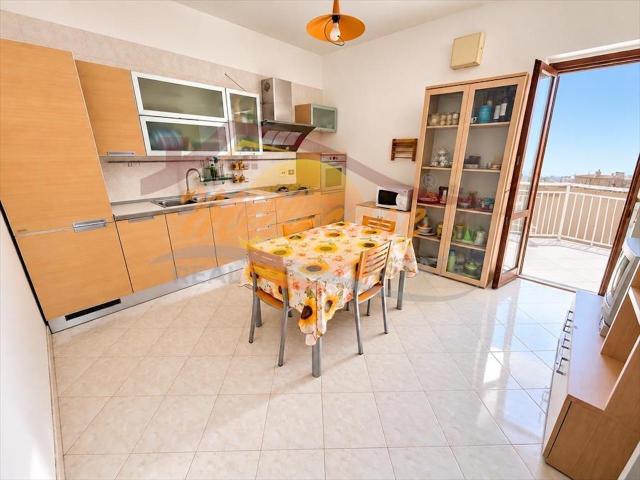Viale Scala Greca 53 5 vani 139mq