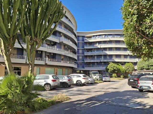 Viale Scala Greca 8 vani 183mq
