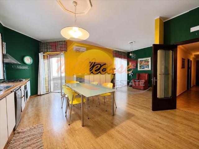 Viale Scala Greca 216 6 vani 170mq