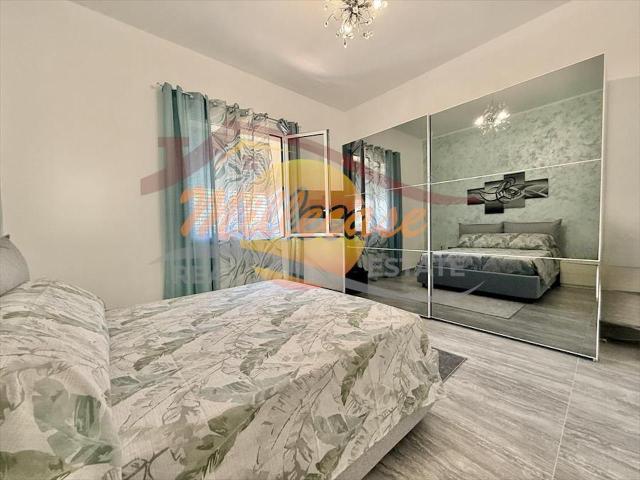 Viale Scala Greca quadrilocale 103mq