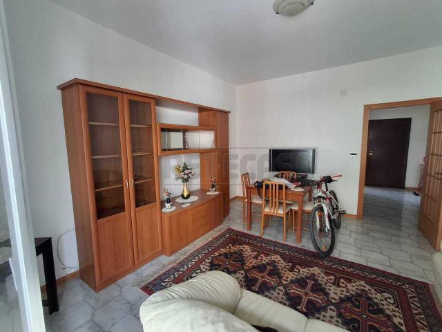Viale Santa Panagia 6 vani 130mq