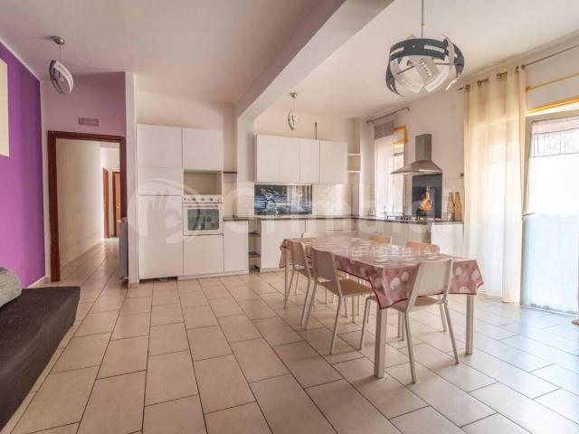 VIALE SANTA PANAGIA 86 6 vani 140mq
