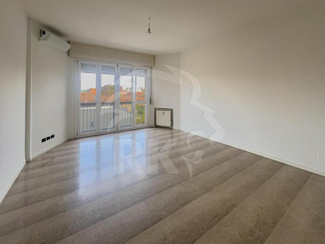 Viale Sandro Pertini 8 271 quadrilocale 107mq