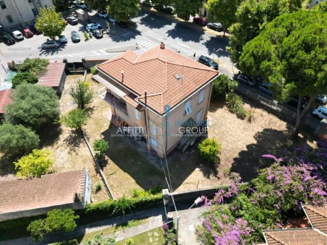 Viale Stazione 54 11 vani 250mq