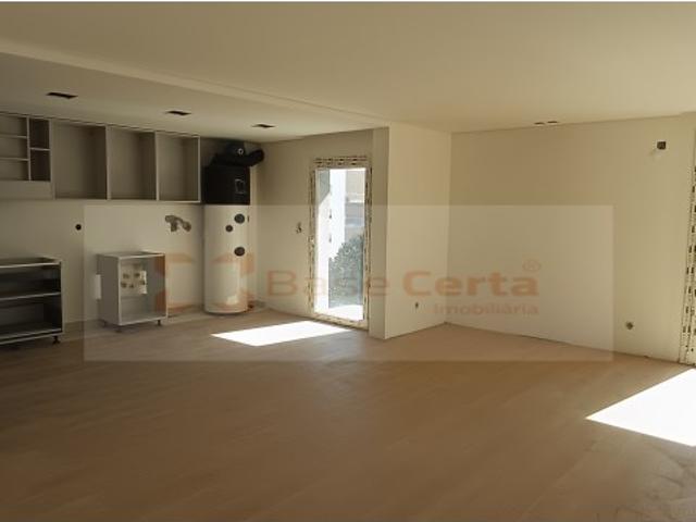 VIALONGA / FLAMENGA: Apartamento T3 4 assoalhadas com Garagem e Arrecadação