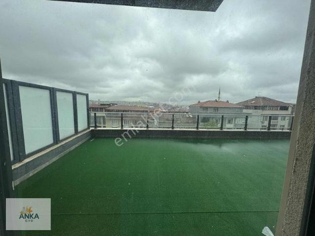 Viaport Venezia'da Teraslı 2+1 Kiralık Boş Daire